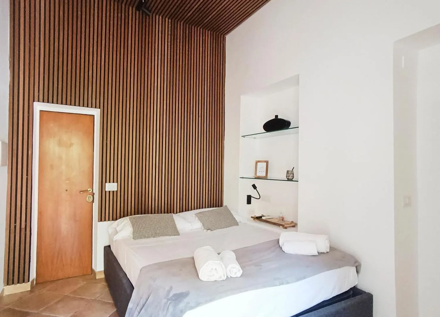 Mini Studio Con Balcone A Piazza Del Popolo ローマ アパート